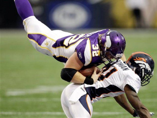 Tebow, Broncos do it again, beat Vikings 35-32