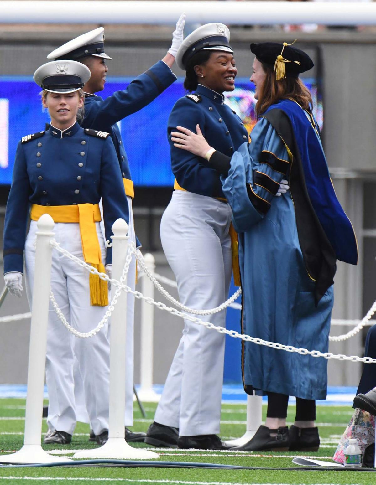 503119-news-graduation-president 5846 .jpg