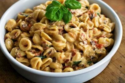 Mac N Cheese Served Up 30 Plus Ways At Colorado Cafe Dining Drinks Restaurant Reviews A E Gazette Com