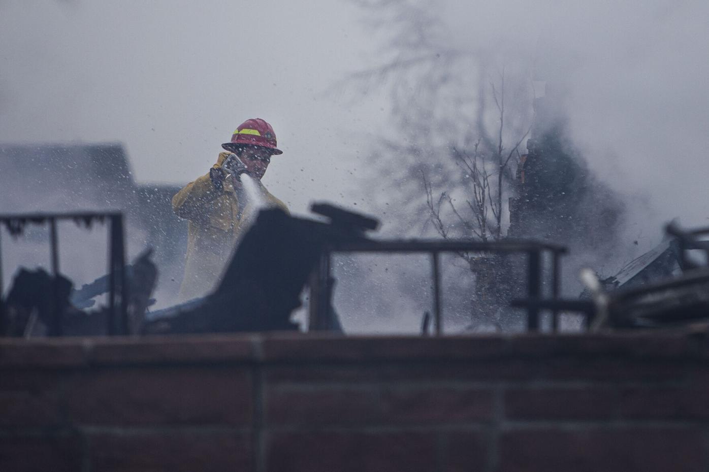 010122-news-LouisvilleFires16.JPG