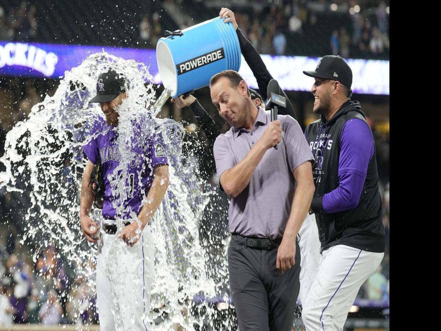 Rockies' Jose Iglesias honors his father with base hit and tears