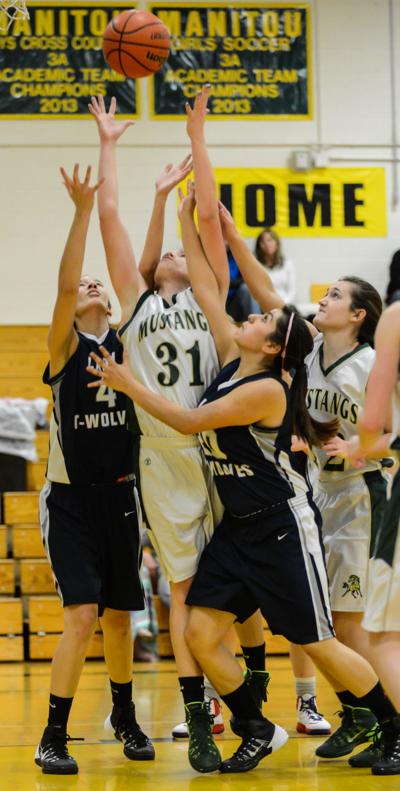 Girls' basketball: Manitou Springs comes out firing to advance to regional final