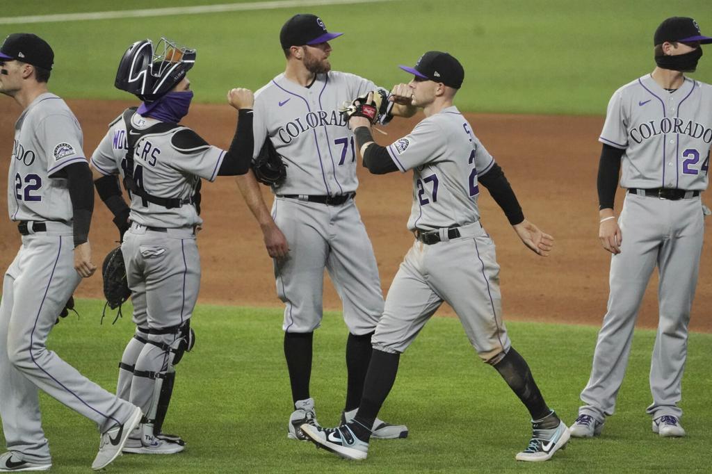 After pitchers' duel leads to extras, Astros beat Rockies behind