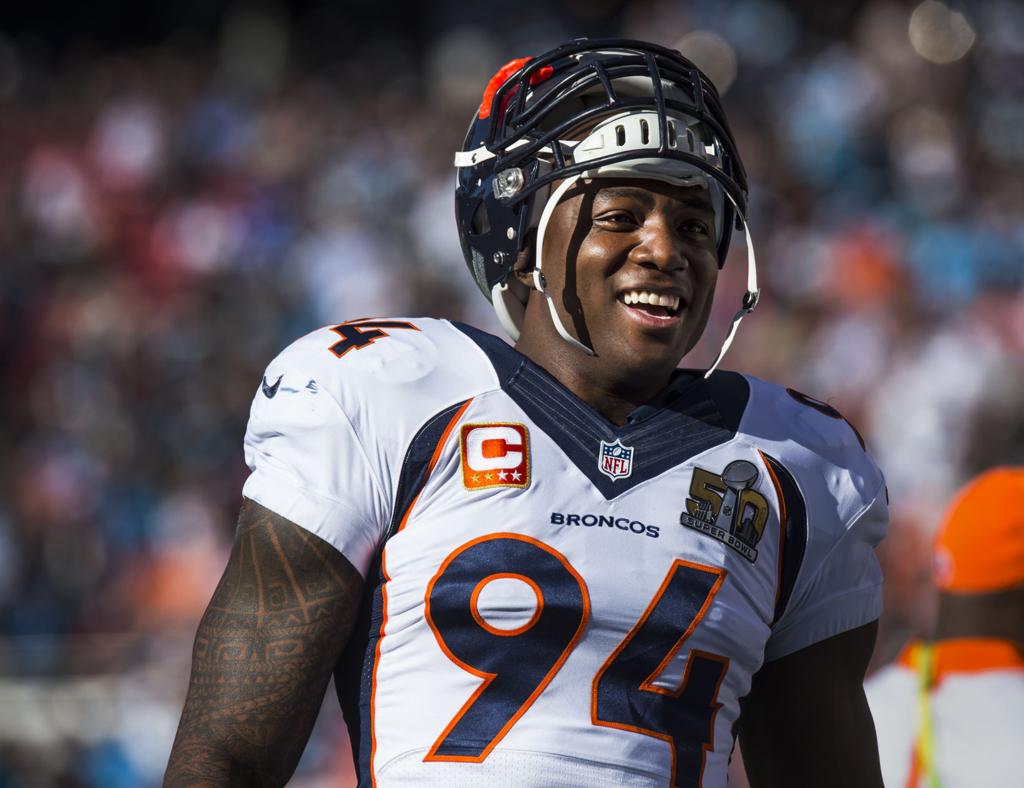 Report: DeMarcus Ware takes a pay cut to stay with the Broncos