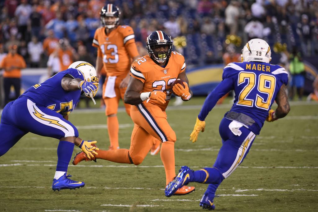 Color Rush: Chargers 21, Broncos 13, Sports