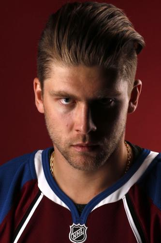Varlamov stops all 23 shots in crucial Avalanche victory