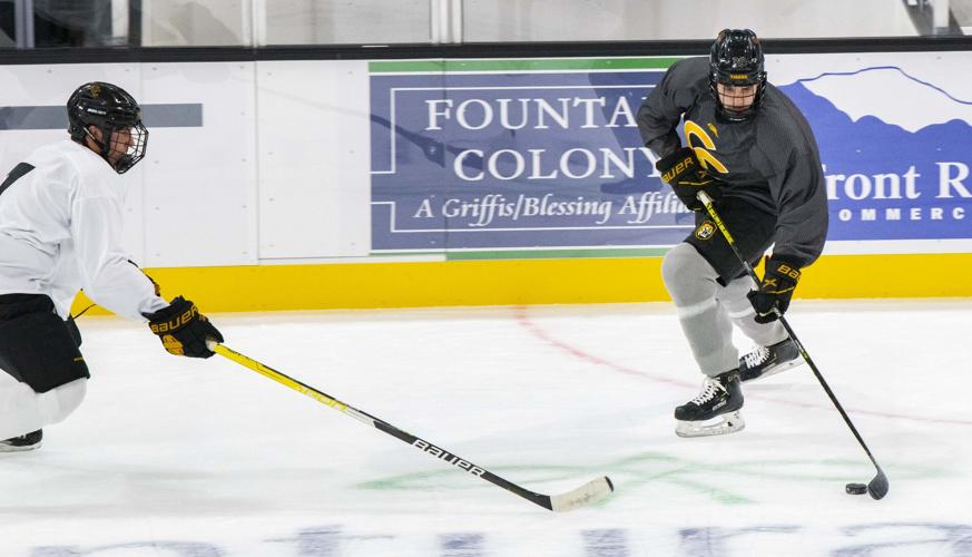 Bennie hockey holds on for wild win over St. Kate's - College of