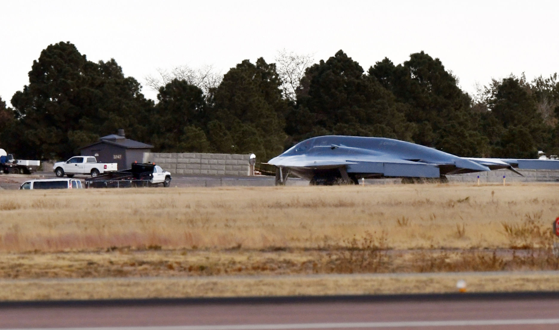 B-2 Bomber Forced To Make Emergency Landing At Colorado Springs Airport ...