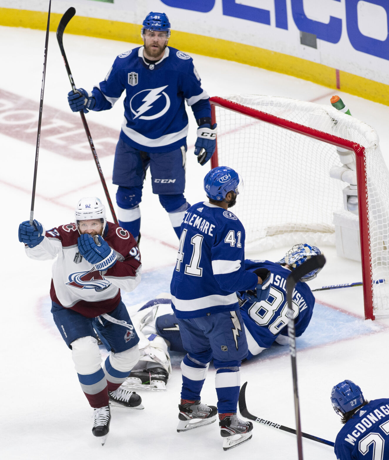 Tampa Bay Lightning center Anthony Cirelli (71) warms up before