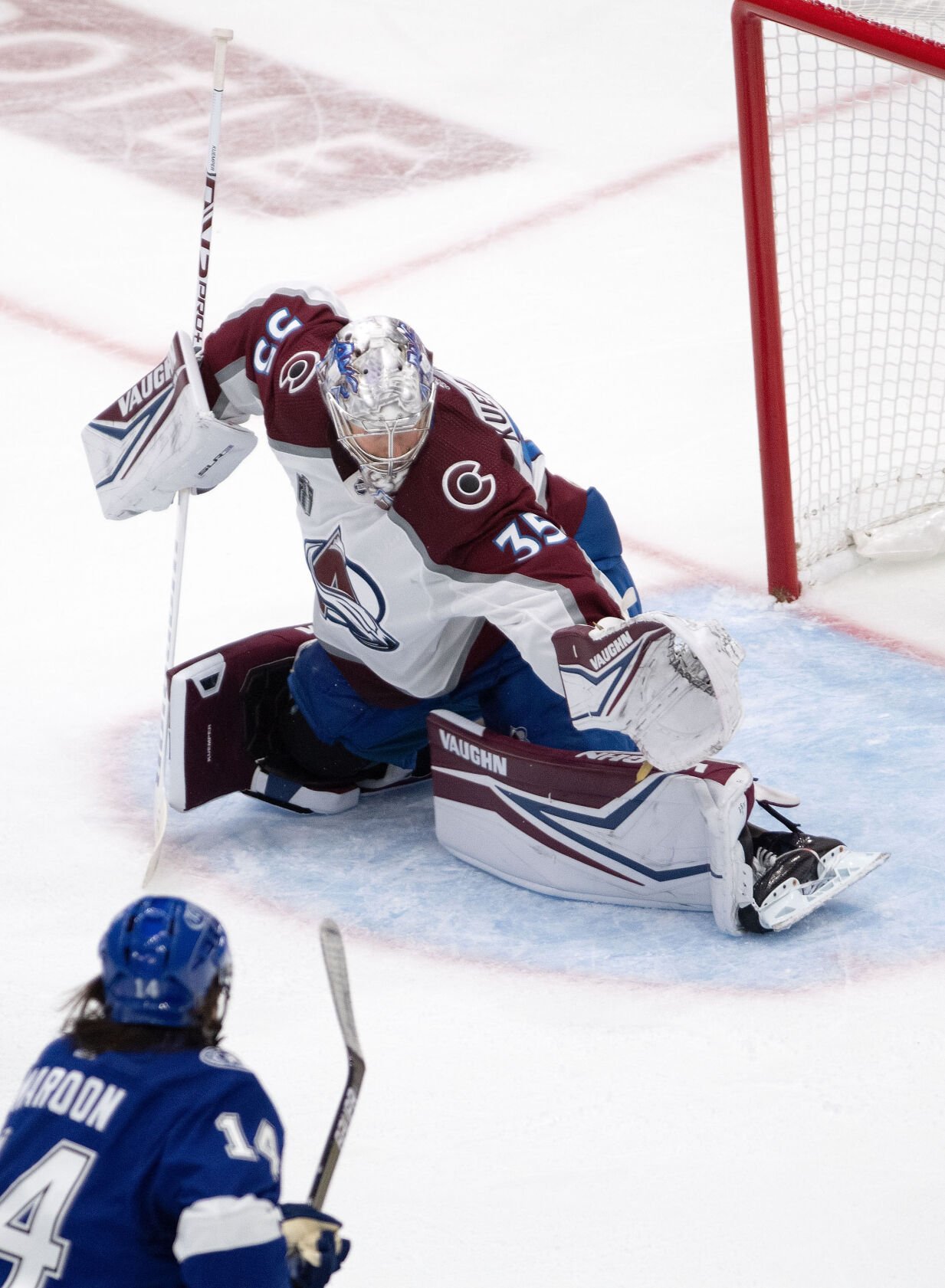 Avs goalie Darcy Kuemper leaves game after stick hits face