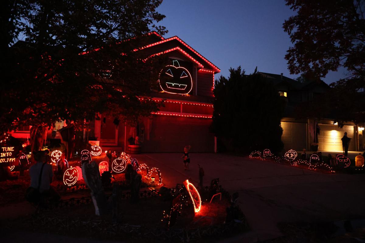 Colorado Springs Family Invites Everyone In Town To Check Out Their Halloween House Arts Entertainment Gazette Com