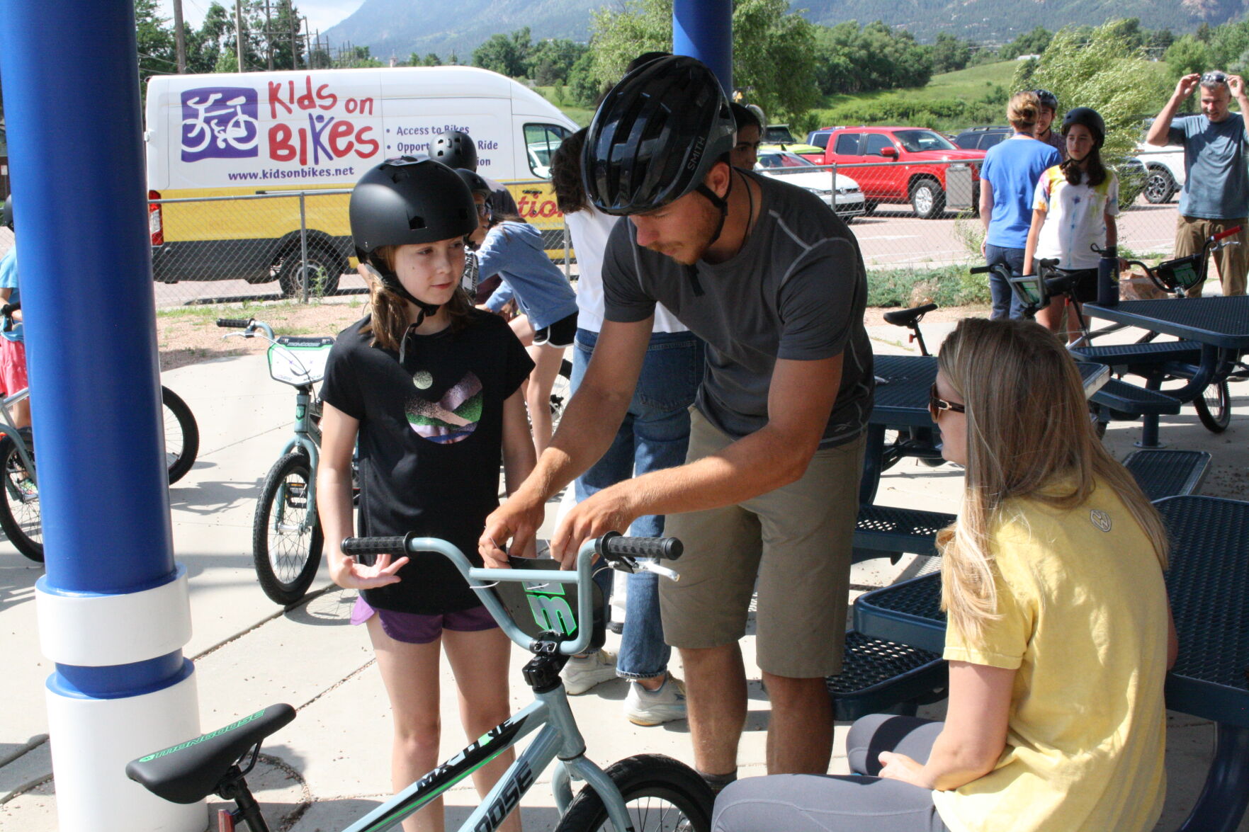 Kids cycle under store 3000