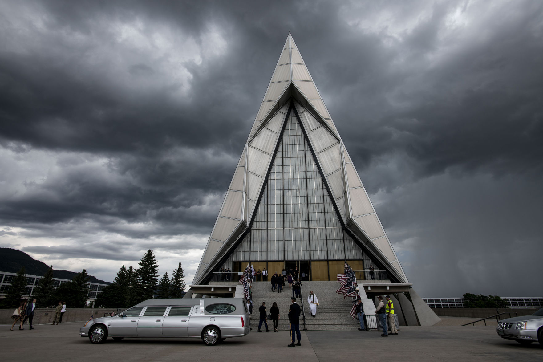 air force academy visitor hours