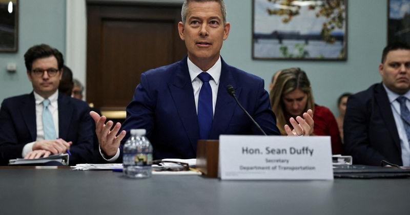 US Transportation chief wants civil aviation to return to zero tariffs