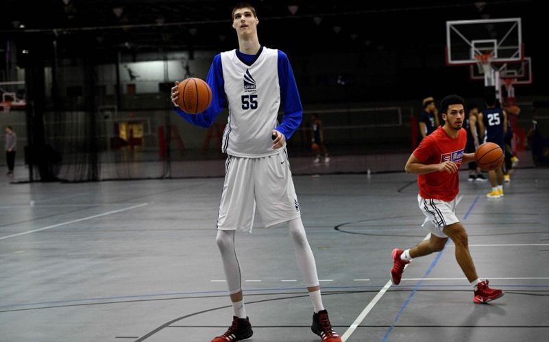 7 foot 7 Basketball Player Robert Bobroczkyi Is A Star Attraction 7-foot-7-basketball-player-robert-bobroczkyi-is-a-star-attraction