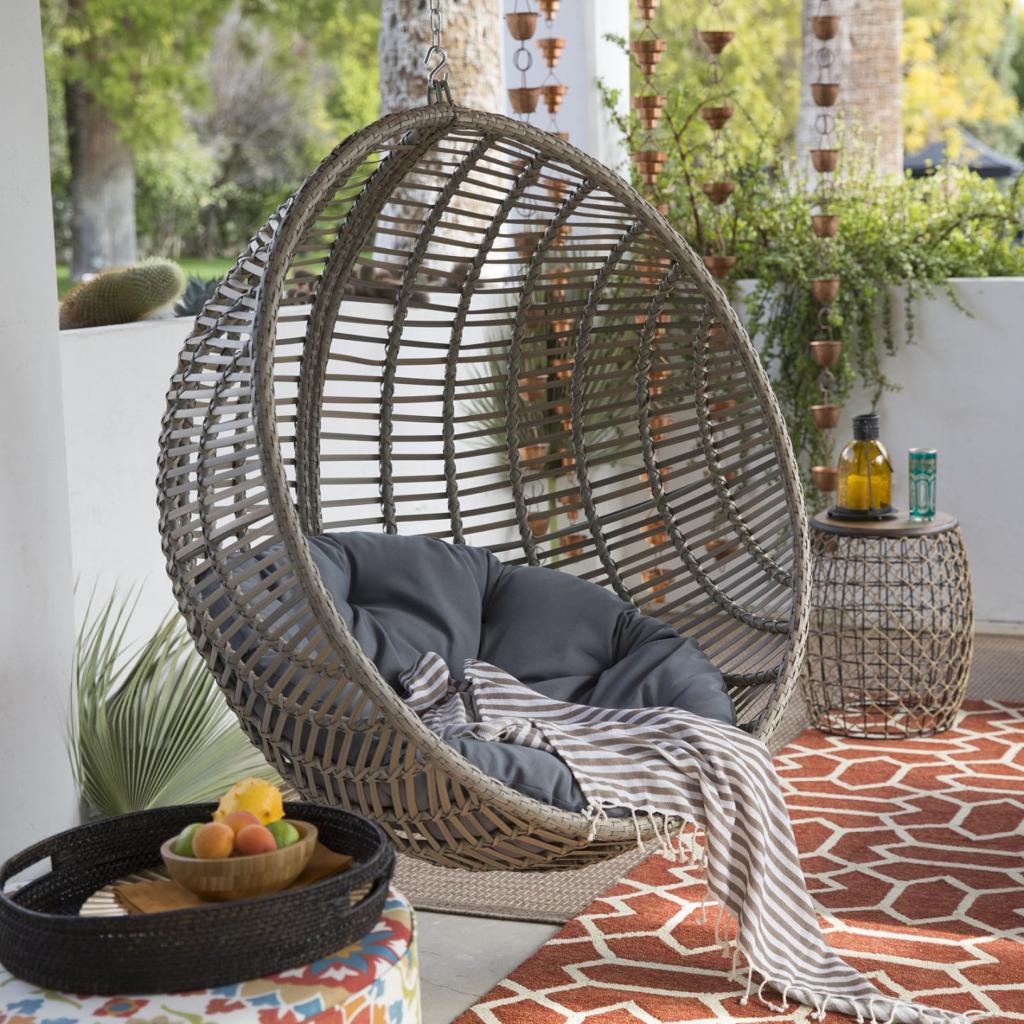 A cool chair that will make everyone want to swing by, Lifestyle