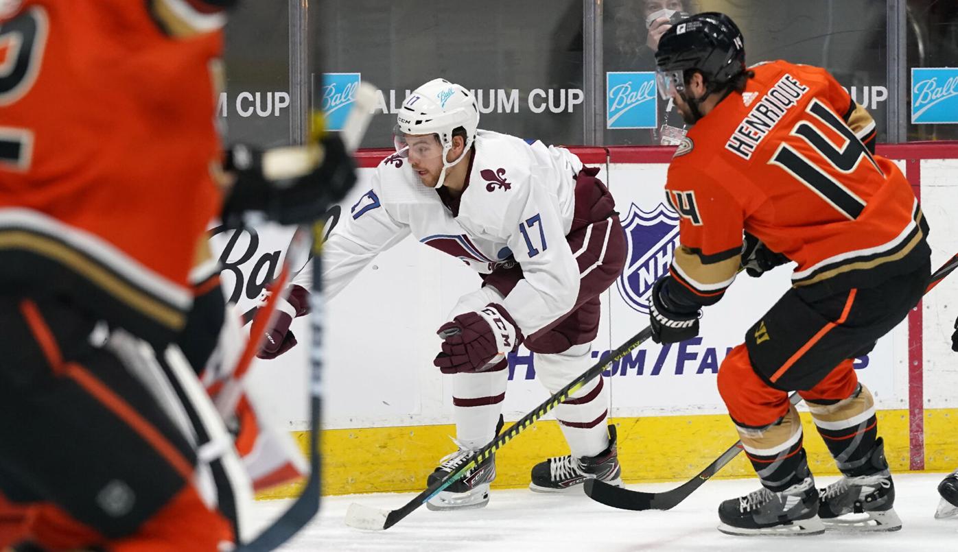 Henrique's power-play goal in OT leads Ducks past Coyotes