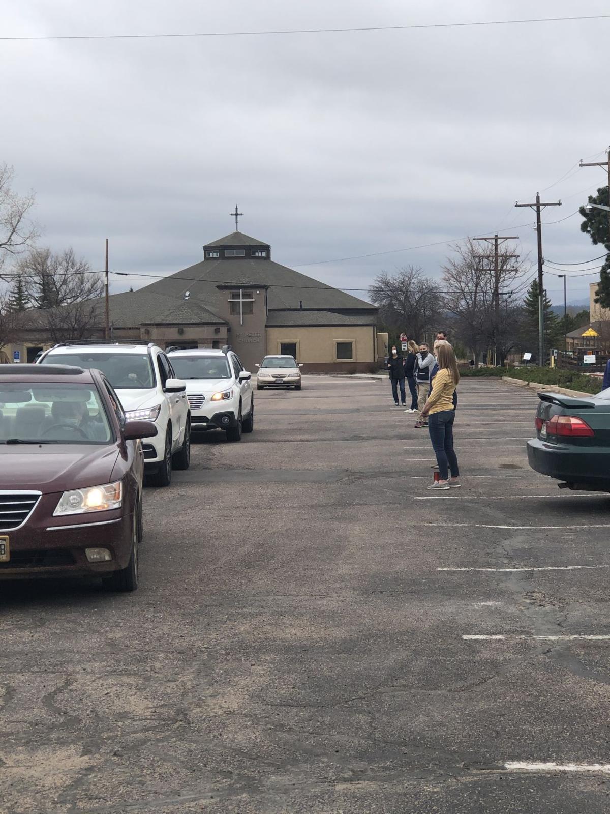 Tri-Lakes church supports community nonprofit with food drive