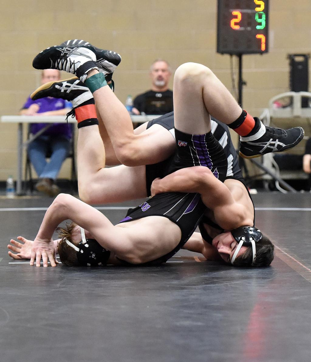 Boys Wrestling: Pins, forfeits give Grizzlies win