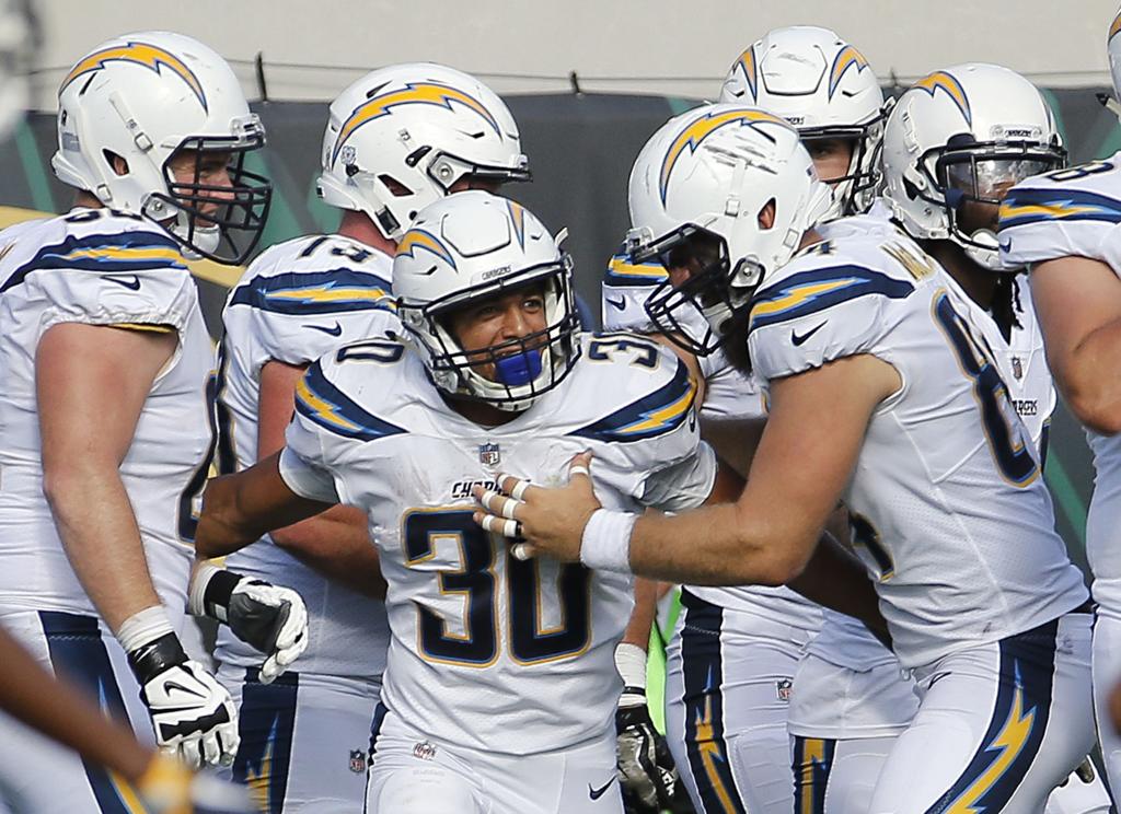 Broncos, fans in for unique experience at StubHub Center, Chargers'  temporary home – The Denver Post