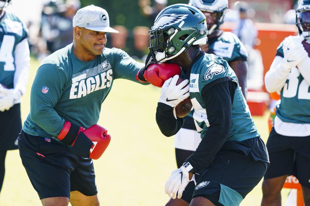 Academy grad, Eagles WR gets close shave at training camp > Air