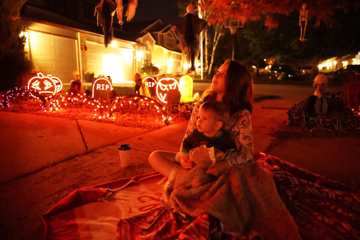 Colorado Springs Family Invites Everyone In Town To Check Out Their Halloween House Arts Entertainment Gazette Com