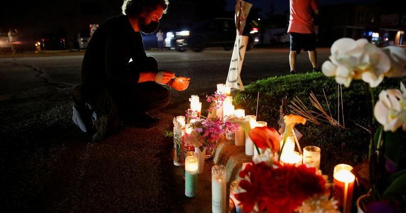 Chicago area residents mourn immigrant fatally shot by ICE agent during arrest attempt