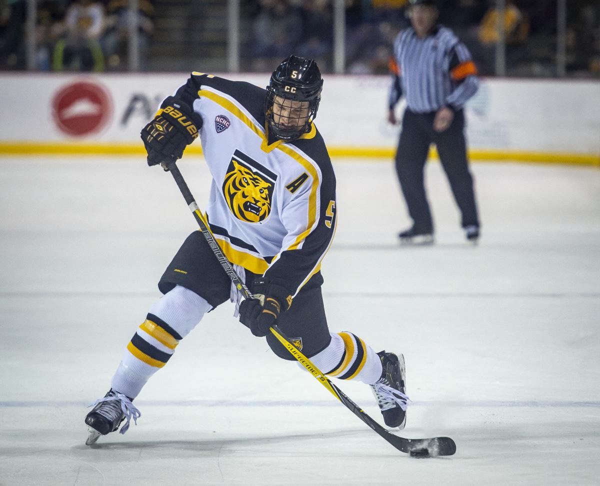 Colorado College hockey coach wants to eliminate excuses after travel