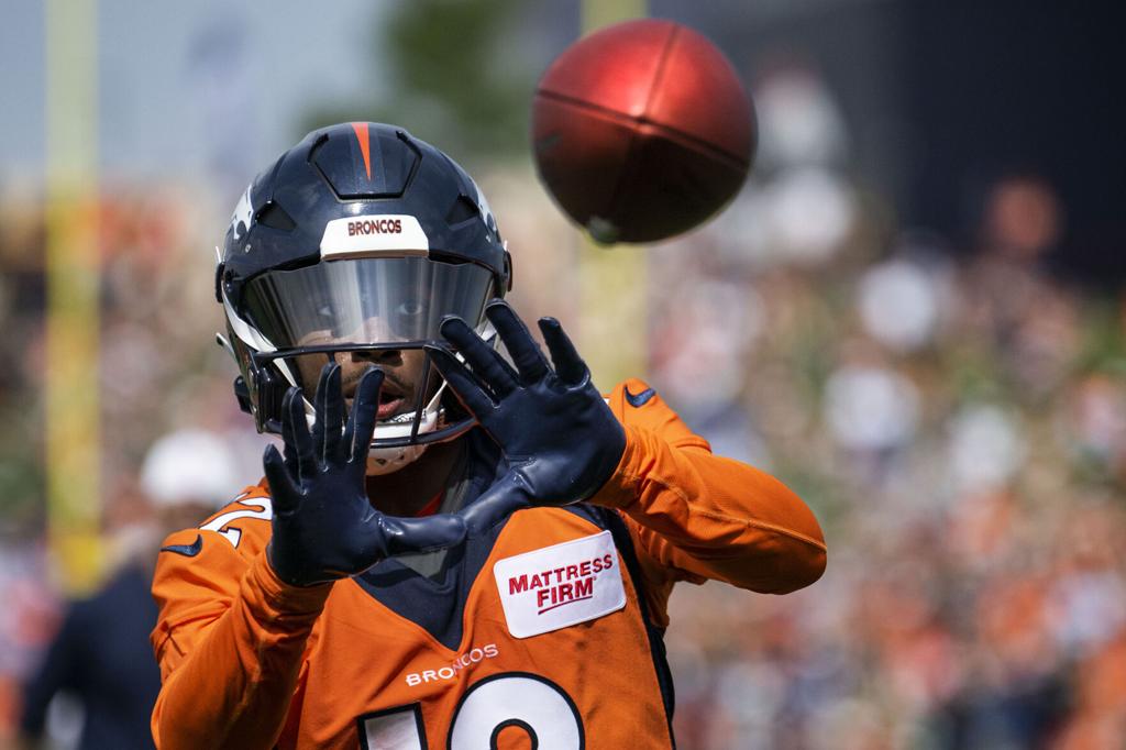 Broncos camp rewind: Russell Wilson starts slow in two-minute drill