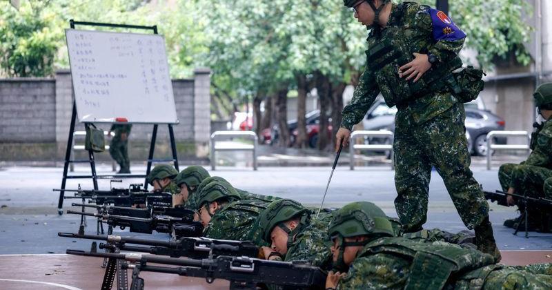 Taiwan's shows off new US tanks as annual war games intensify