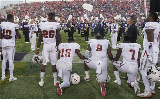 Raiders Bruce Irvin, Malcolm Smith join anthem protest