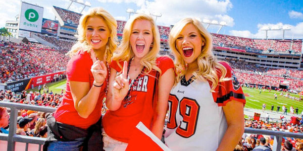 NFL Teams Providing Female Fans With Clubs of Their Own - Bloomberg