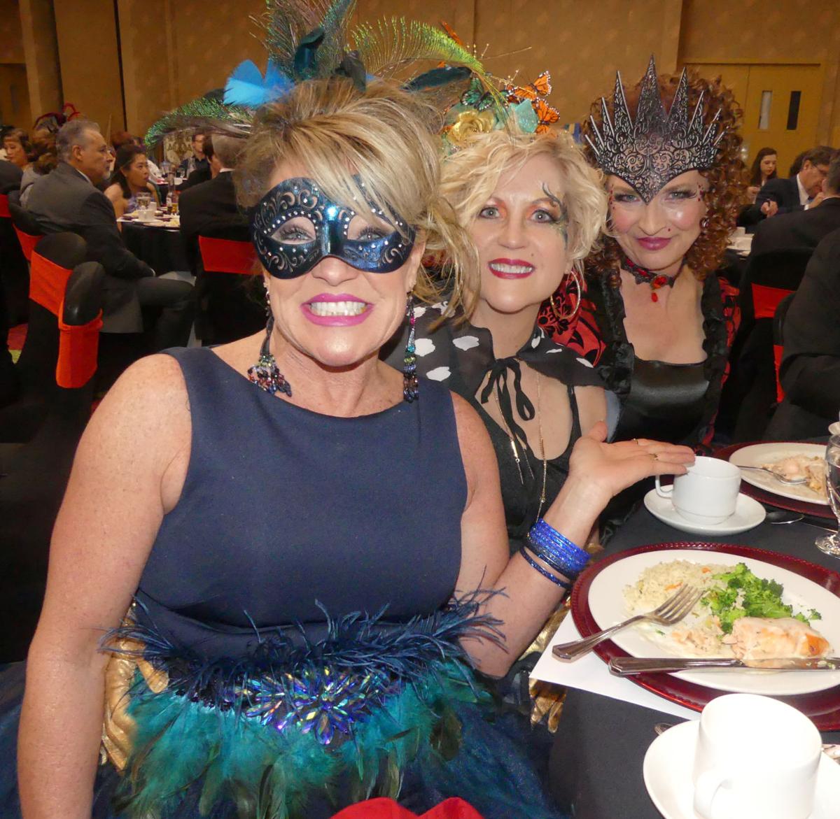 Chorale hosts Monte Carlo Masquerade to fundraise for Normandy