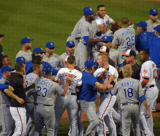 Manny Machado charges mound, punches Yordano Ventura after plunking - ESPN