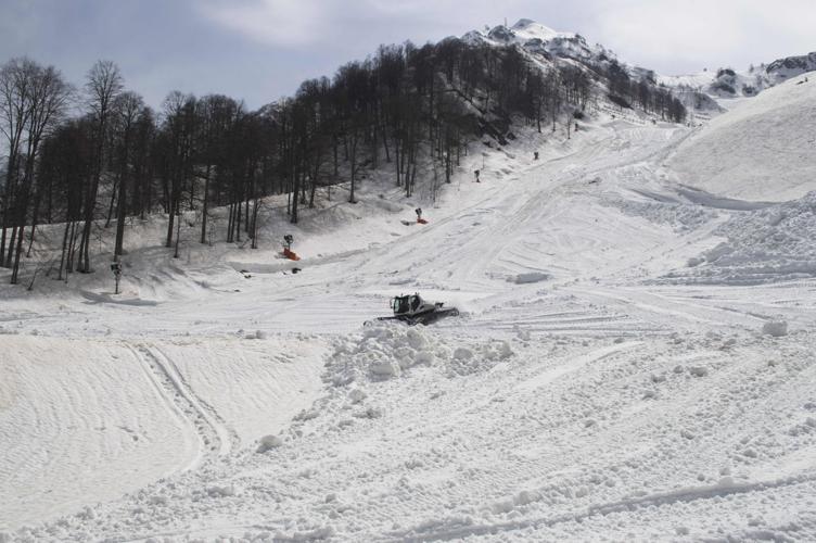 Russia's Sochi busy storing snow for 2014 Olympics