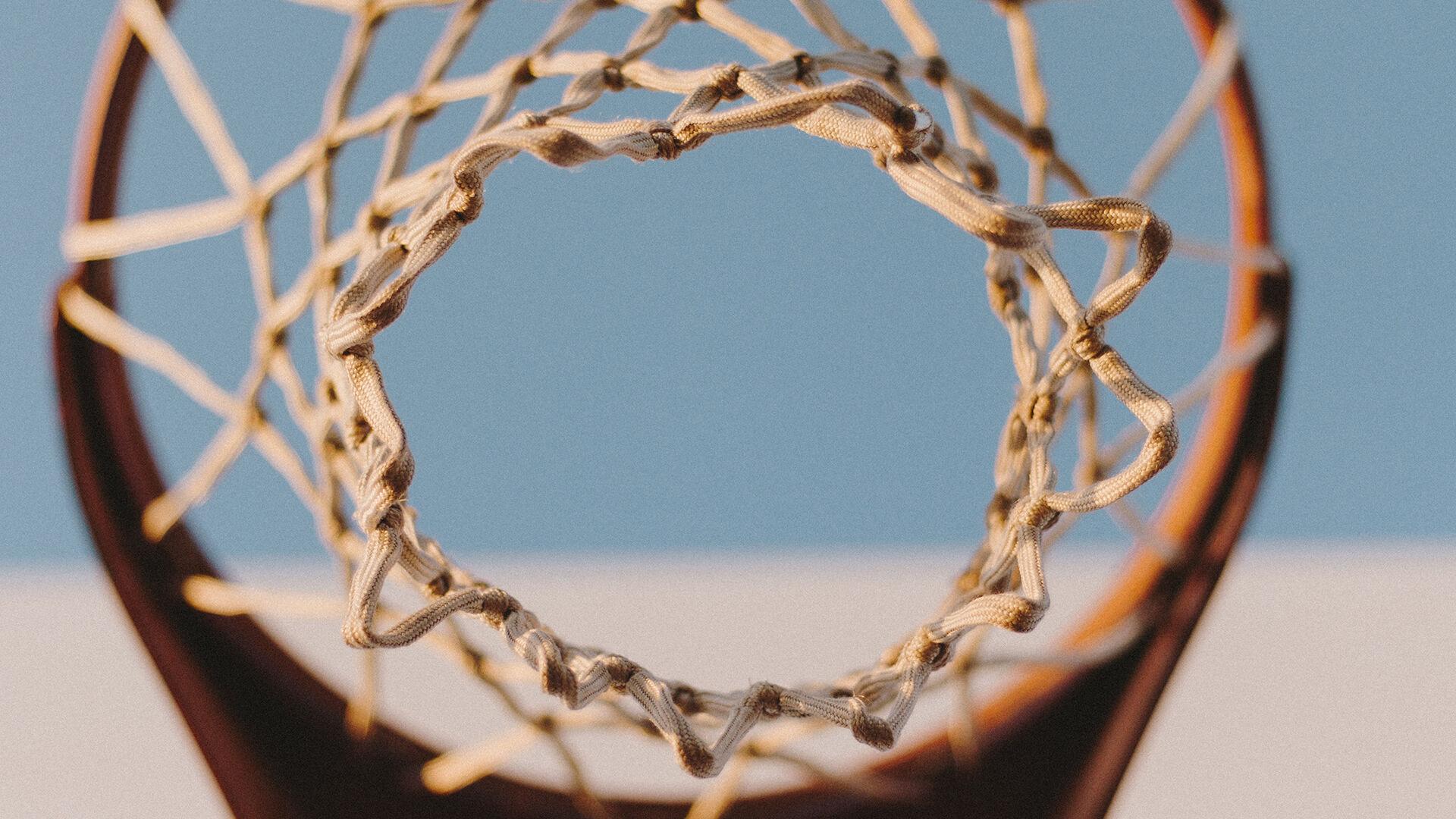 Abdul-Jabbar's Diamond Ring Celebrates His 38 Years as NBA Scoring