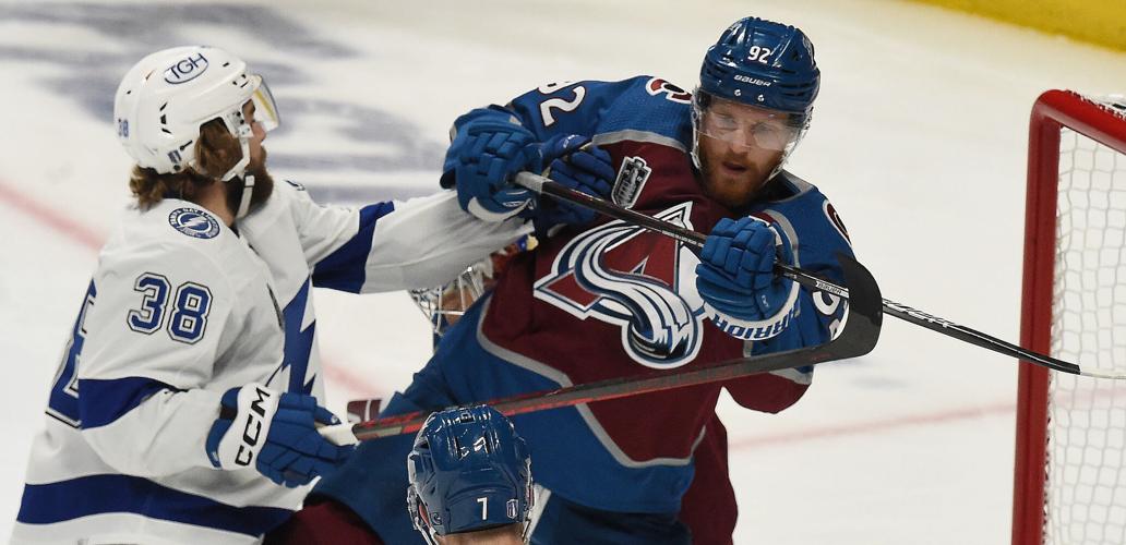 Avalanche Player Wipes Out With Stanley Cup Right Before Team