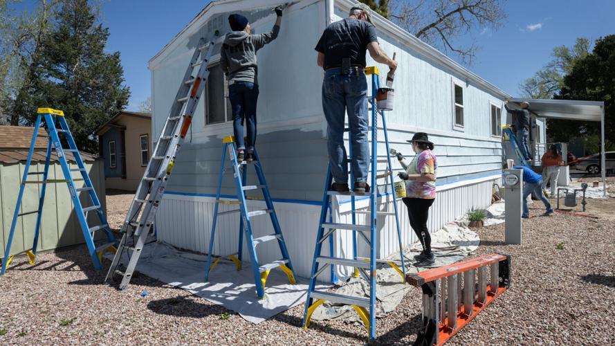 PHOTOS: Neighbors helping Neighbors