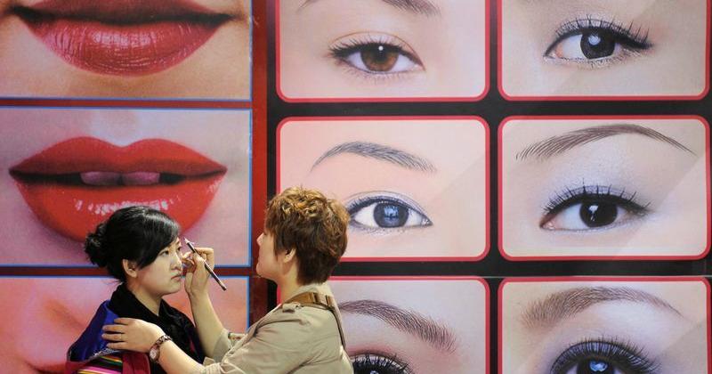 China's weak job market stirs boom-era nostalgia on social media