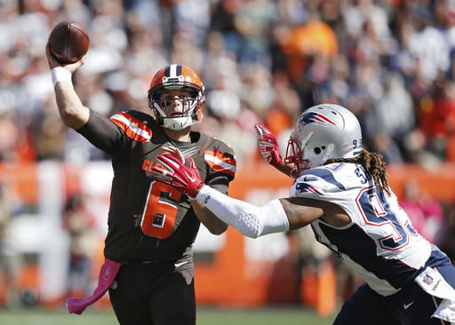 Cleveland Browns quarterback Charlie Whitehurst (15) looks to pass during  an NFL football game against the New England Patriots, Sunday, Oct. 9,  2016, in Cleveland. New England won 33-13. (AP Photo/David Richard