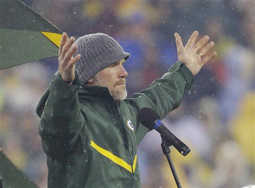 WATCH: Rodgers embraces Cherry Starr, Favre - WTMJ