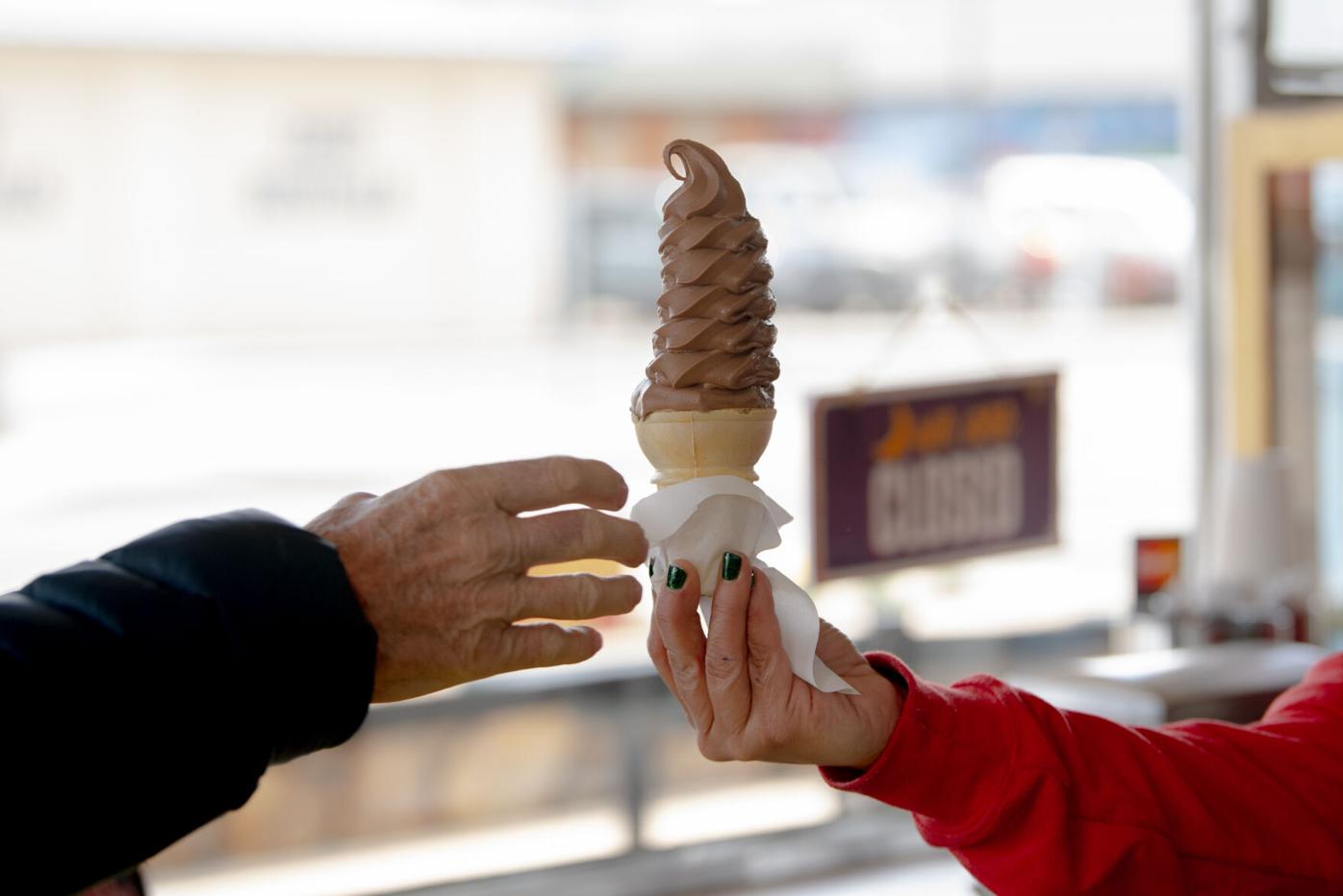 5-Minute Soft Serve Ice Cream In A Bag! - The Lindsay Ann