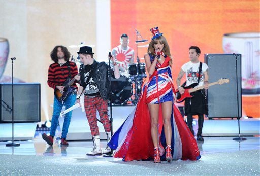 Victoria's Secret Fashion Show 2013: Supermodels, Taylor Swift rock  glittered runway – New York Daily News