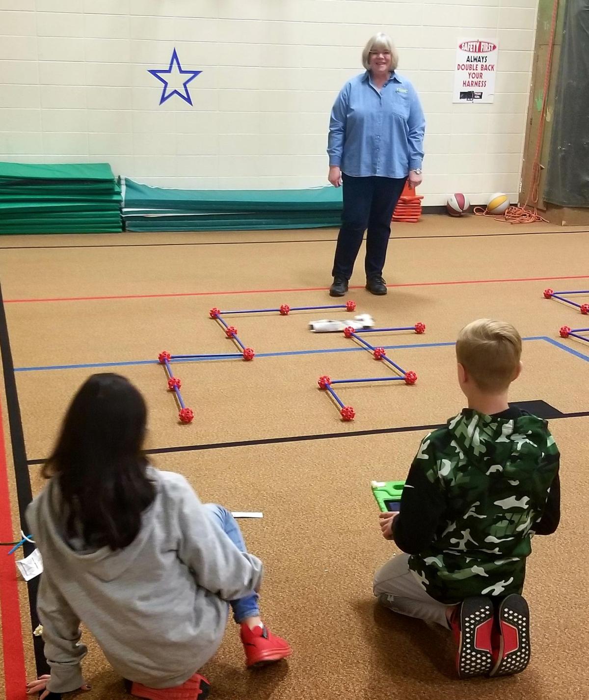 Tri-Lakes women visit Kilmer Elementary innovation classes