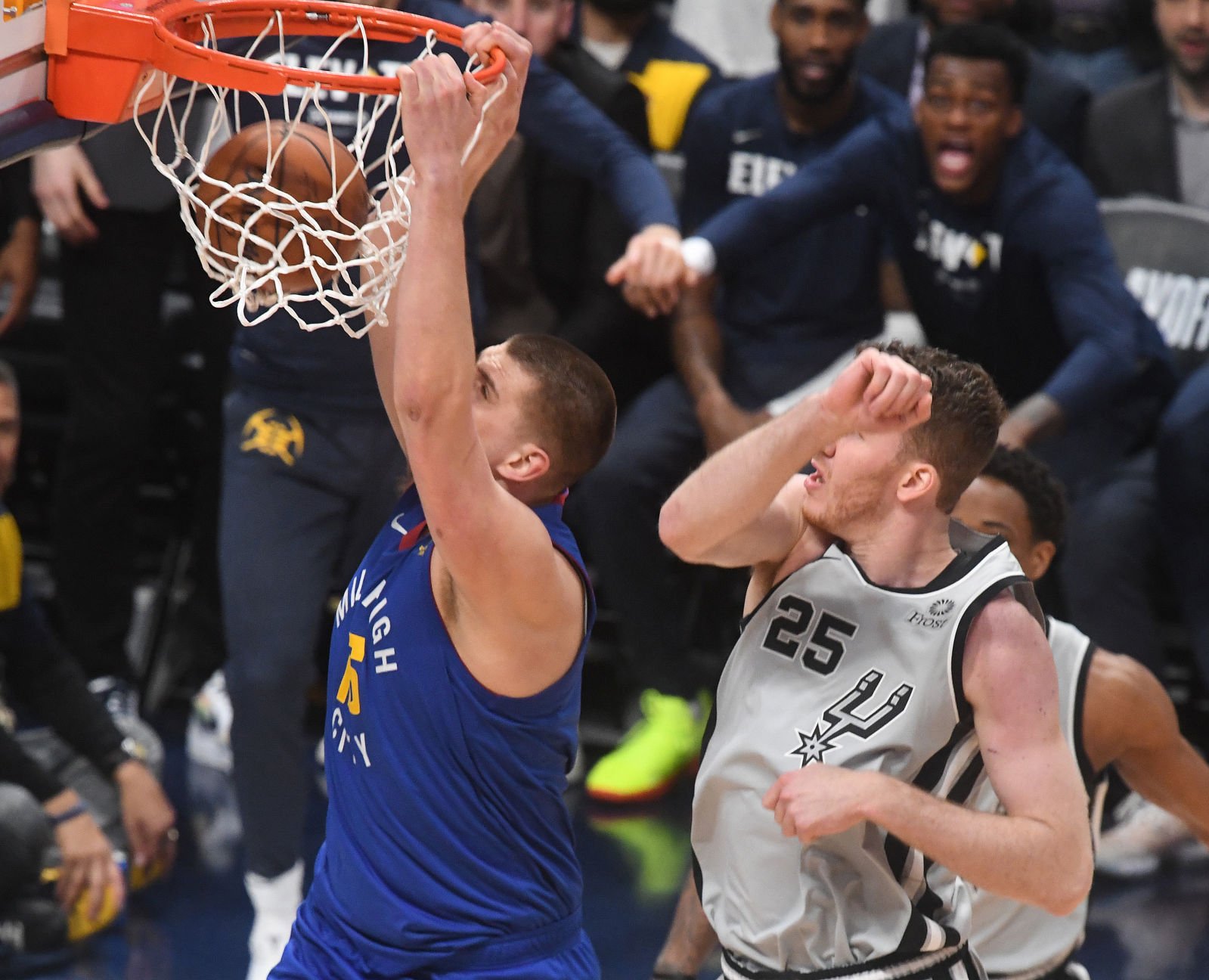 nikola jokic dunk