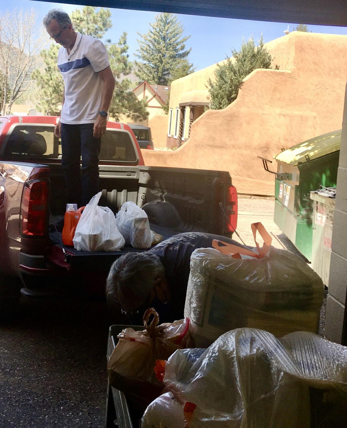 Tri-Lakes women hold drive-thru food drive to benefit Tri-Lakes Cares