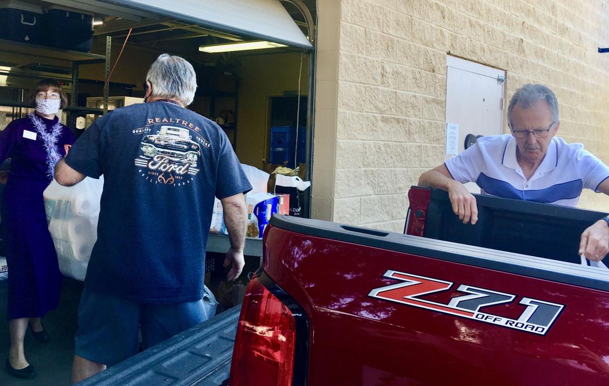 Tri-Lakes women hold drive-thru food drive to benefit Tri-Lakes Cares