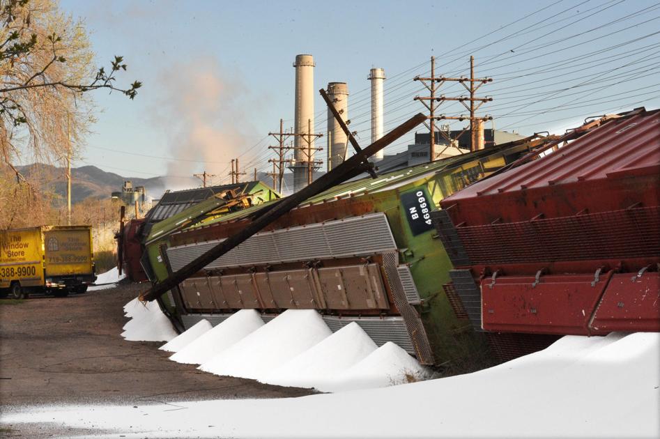 Railroad officials investigating cause of Colorado Sprins train
