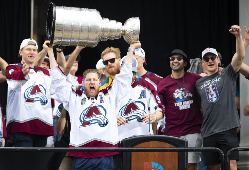 Parade of champs: Avs live it up as they celebrate Cup title – KVEO-TV