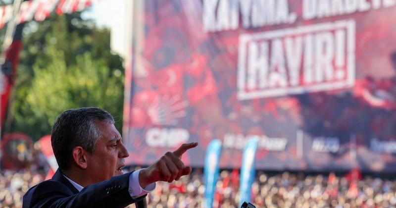 Tens of thousands protest against legal crackdown on Turkey's main opposition party